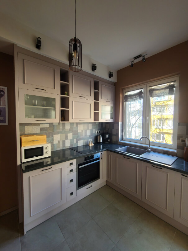 Redend Point Walls with Taupe Cabinets
