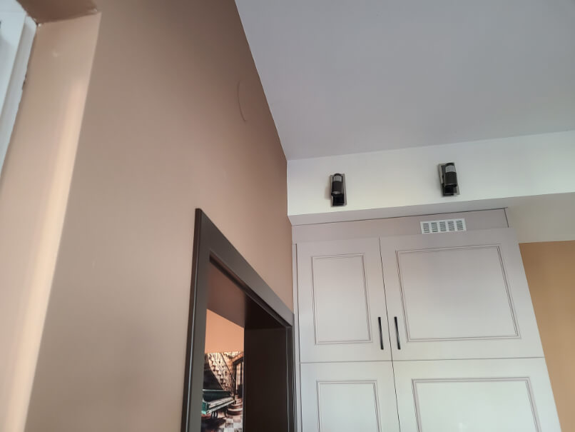 Redend Point Walls with Taupe cabinets