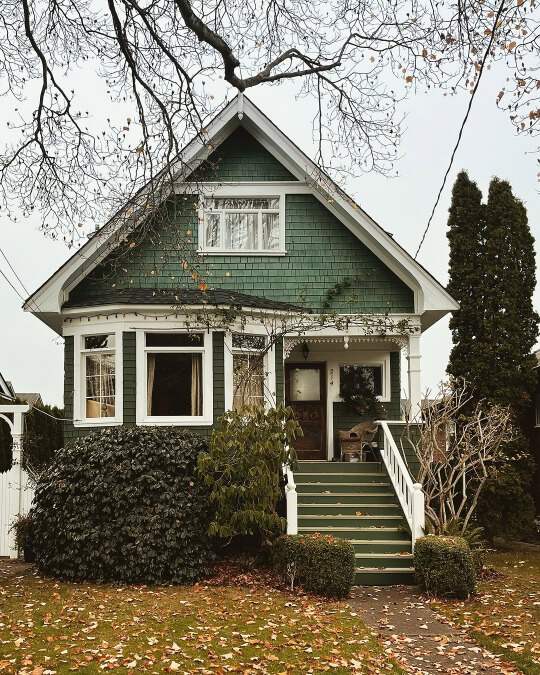 Sherwin Williams Rookwood Dark Green lookalike on an exterior.